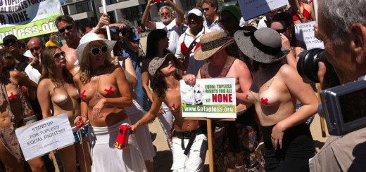 Топлесс день в США - это уже национальный день