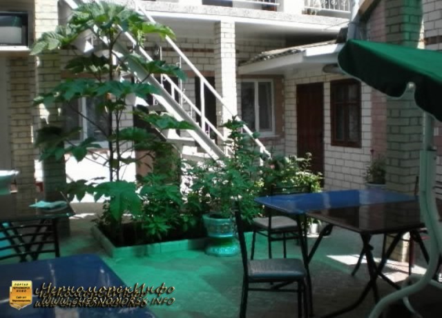 Дворик Частный пансионат "Жемчужинка" Черноморское