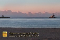 Залив и корабль