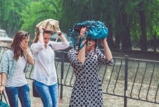 Начало ливня с градом в Симферополе