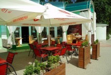 Кафе авокадо - летний дворик