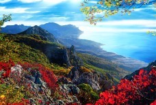 Горы Крыма и море в осенний период