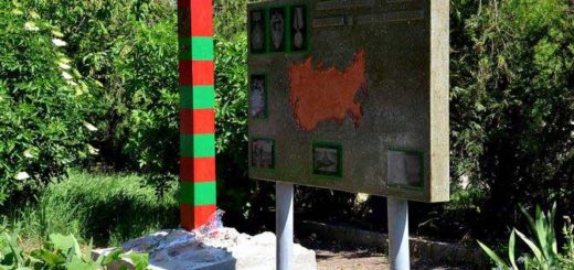 В поселке Черноморское открыли стелу воинам пограничникам