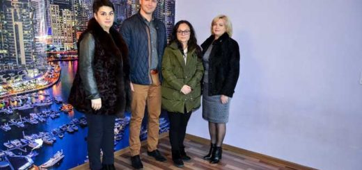 Ребенку сироте вручили ключи от квартиры