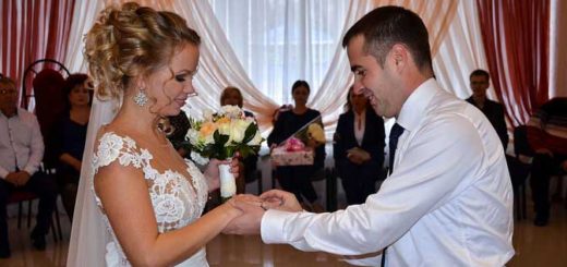 Юбилейную двухсотую пару новобрачных