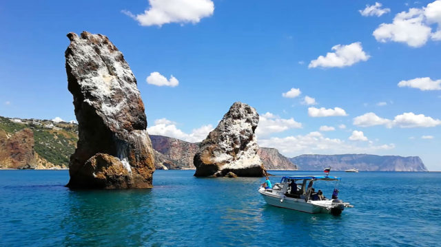 Балаклава прогулка на катере на мыс Фиолент Дельфины диверсанты