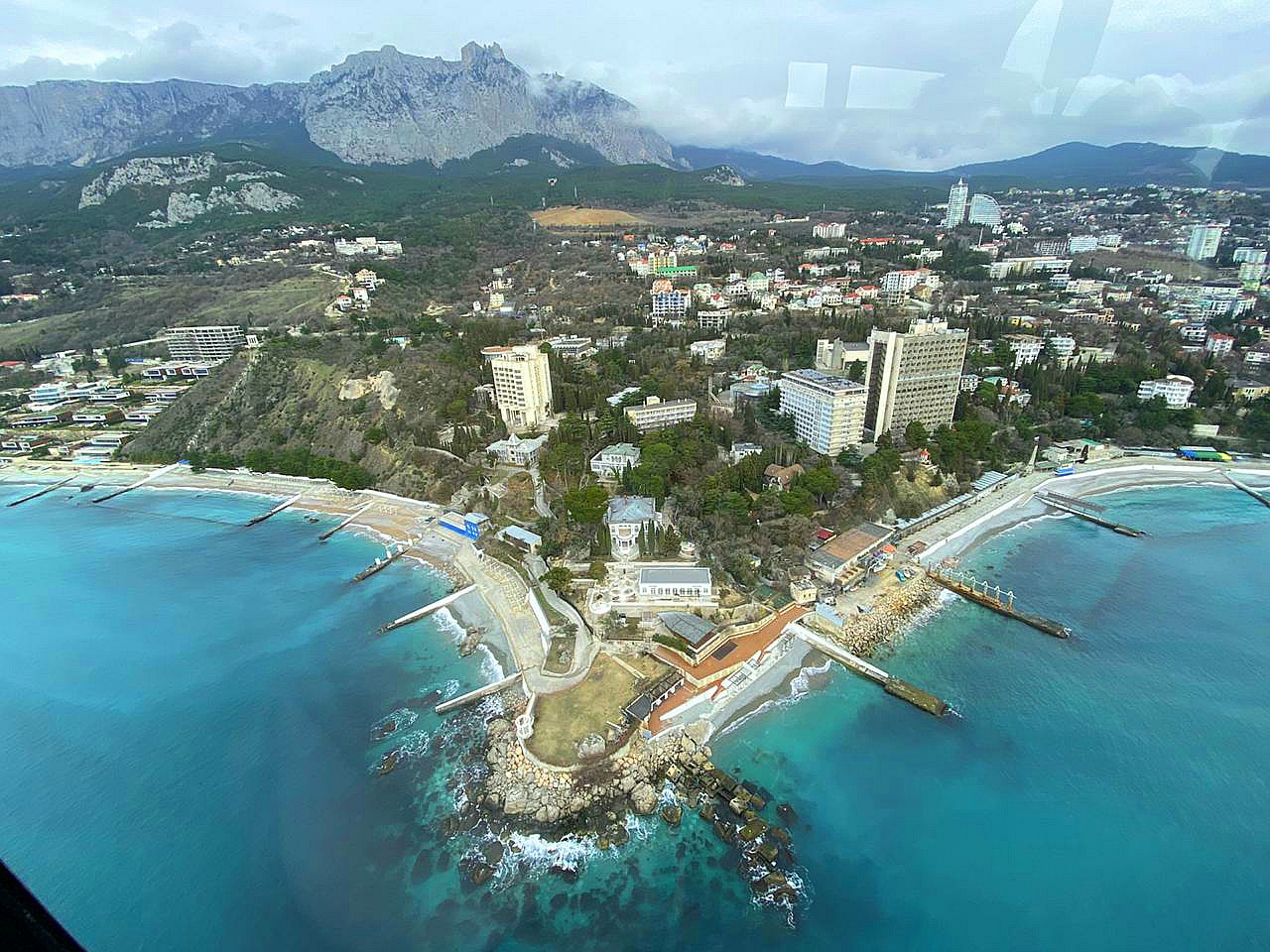 Летаем над эпичными местами Крыма на вертолёте