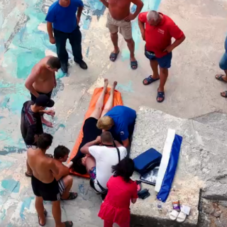 МАШИНА С ЛЮДЬМИ УПАЛА С ОБРЫВА В МОРЕ высота 25 метров! мыс Тарханкут - ЭКСКЛЮЗИВ. Крым 2022