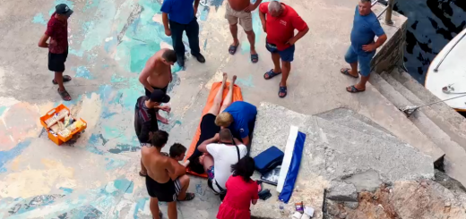 МАШИНА С ЛЮДЬМИ УПАЛА С ОБРЫВА В МОРЕ высота 25 метров! мыс Тарханкут - ЭКСКЛЮЗИВ. Крым 2022